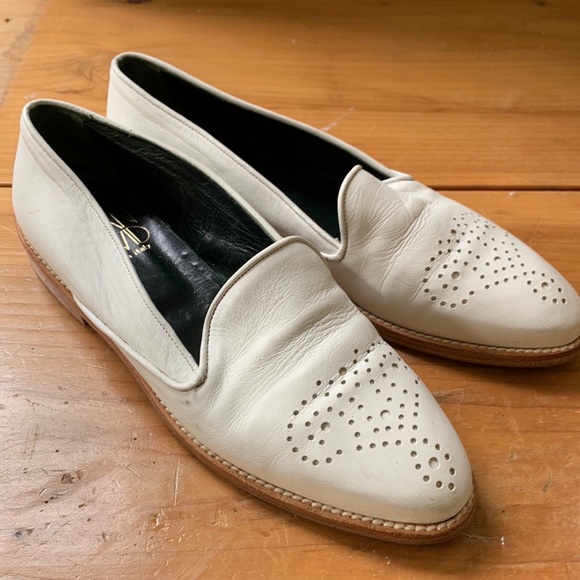 Vintage JOAN & DAVID White Leather Loafer Flats size 7 1/2 - Picture 1 of 9